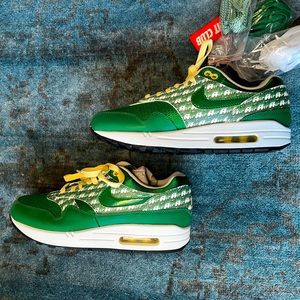 Nike Air Men’s size 7.5 fits Women 9 Lime Air logo